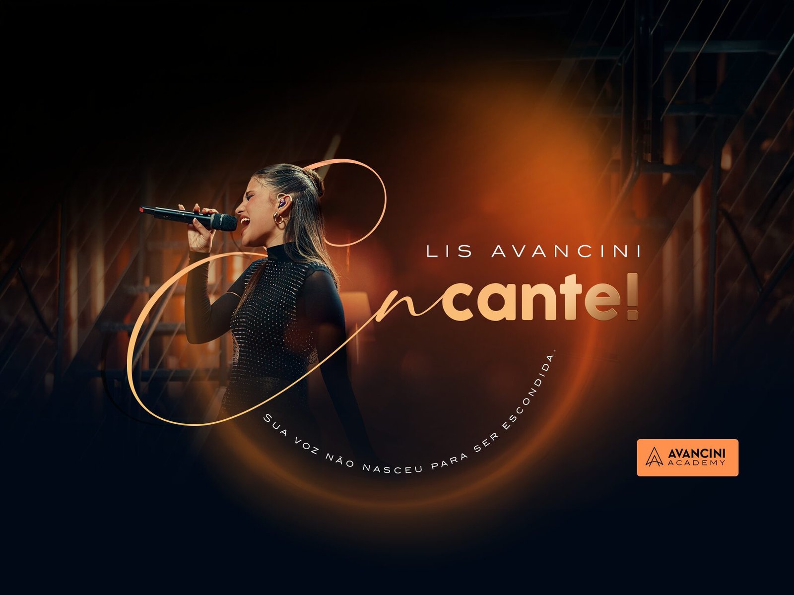 Lis Avancini no palco. Encante! Sua voz não nasceu para ser escondida. Avancini Academy.
